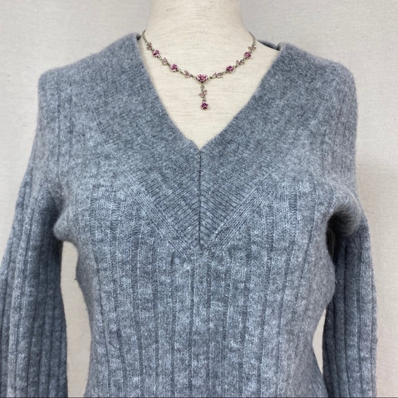 Banana Republic Aire Ribbed V-Neck Sweater - Picture 2 of 7